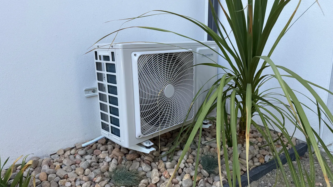 Unité extérieure de climatisation Thermor installée par GMaudet Elec