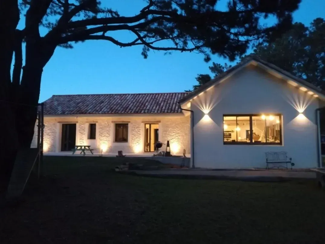 Mise en lumière extérieure d'une maison par GMaudet Elec